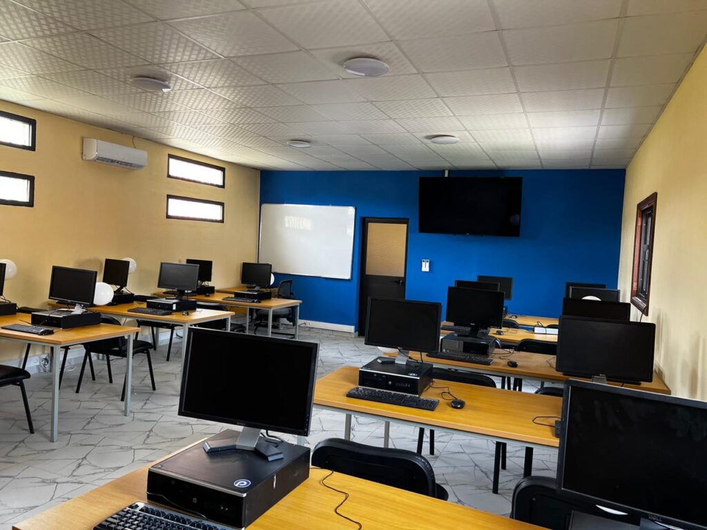 Inauguration of the first of 4 computer rooms in Namibe